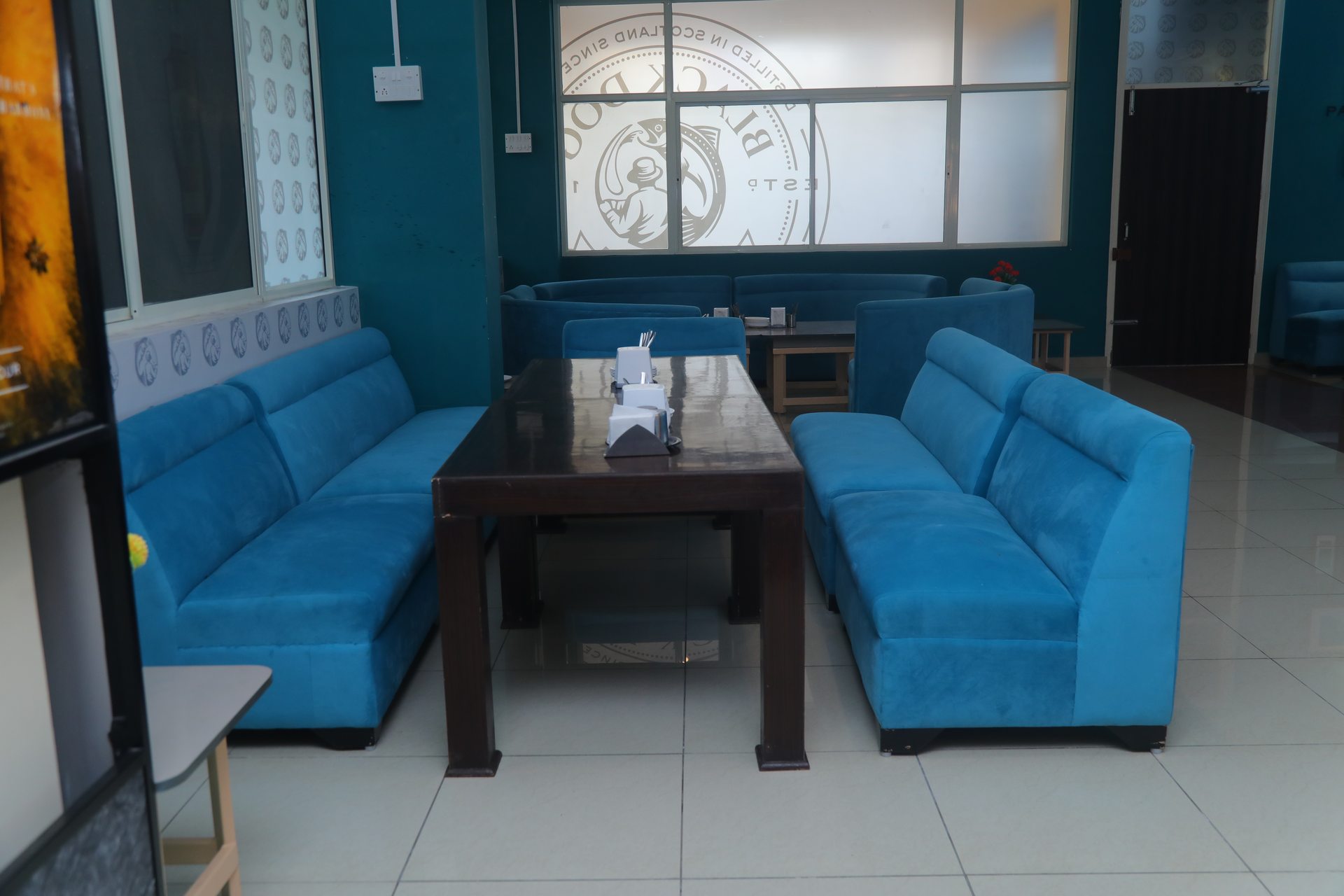 Lounge & Bar