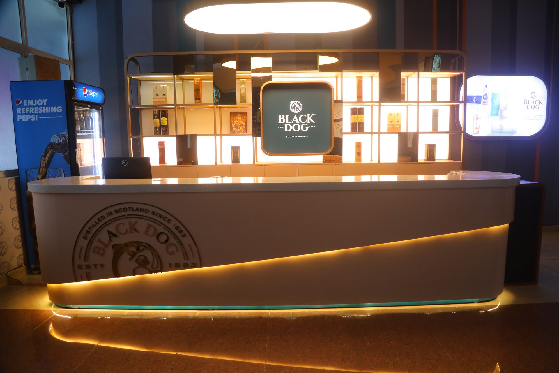 Lounge & Bar