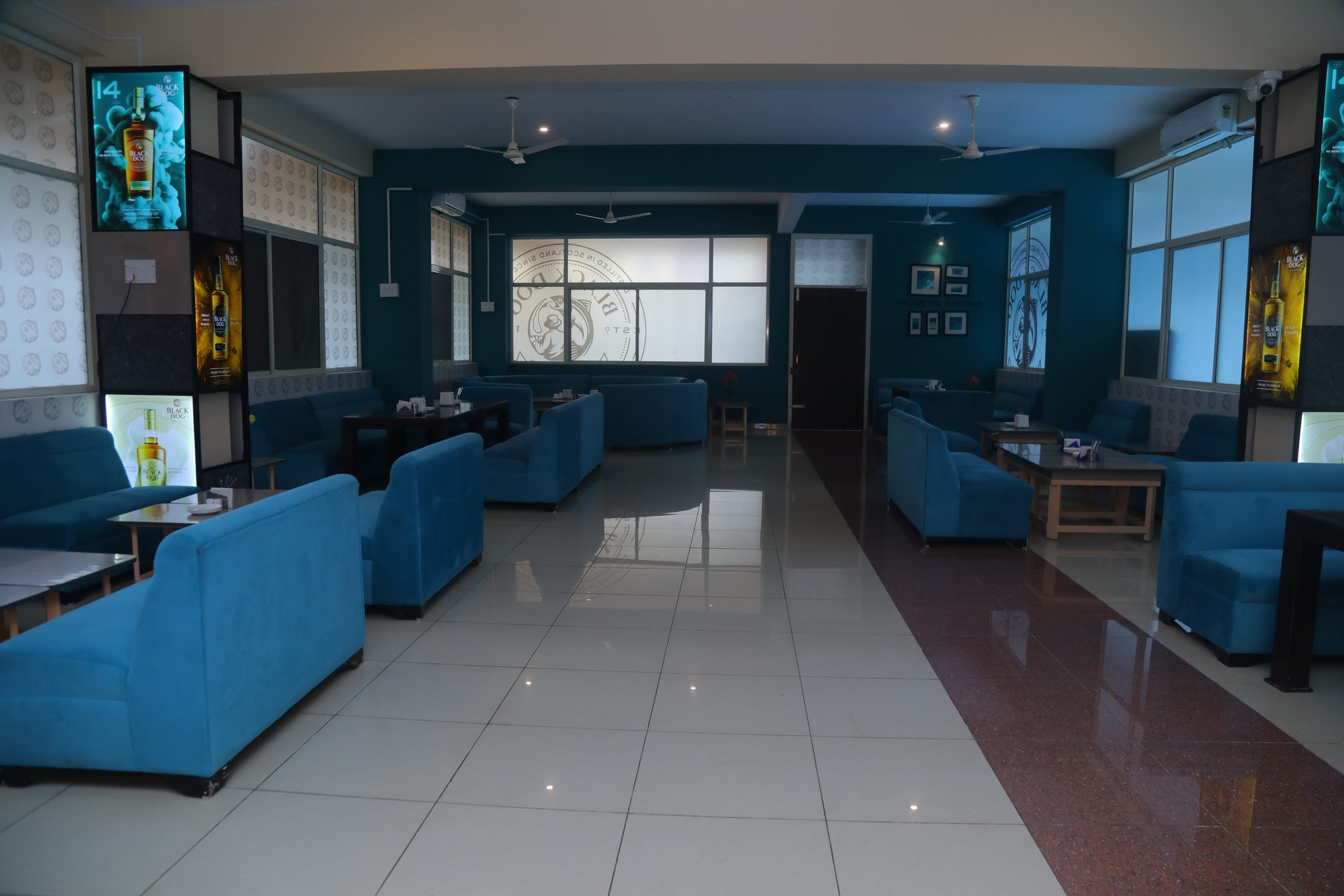 Lounge & Bar